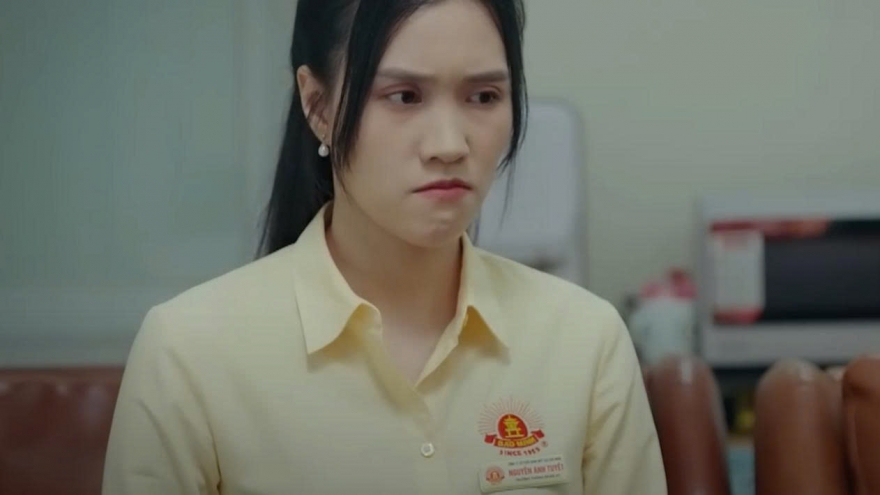 "Dịu dàng màu nắng" tập 34: Tuyết bị giám đốc chấn chỉnh vì hay chọc ngoáy Phong