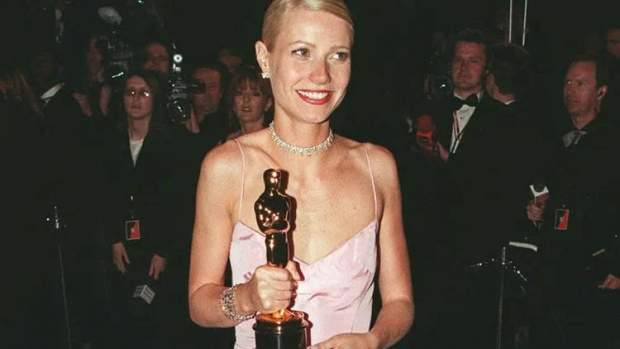 Chuyện chưa kể về chiếc váy huyền thoại của Gwyneth Paltrow tại Oscar 1999