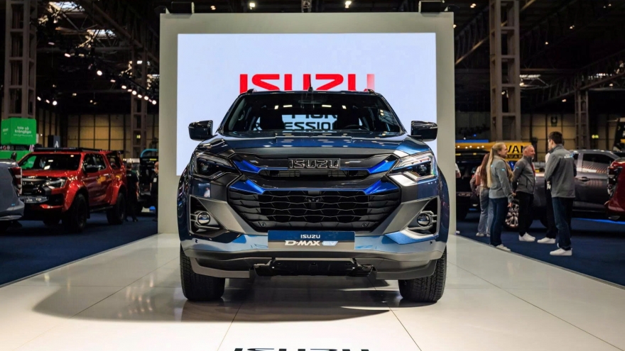 Bán tải điện Isuzu D-Max EV ra mắt với mức giá “gây sốc” hơn 2 tỷ đồng