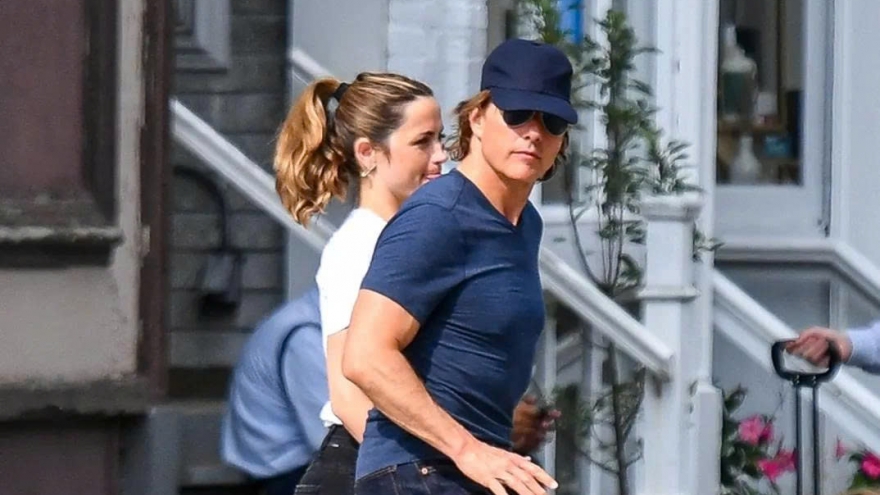 Tom Cruise công khai nắm tay tình tứ Ana de Armas