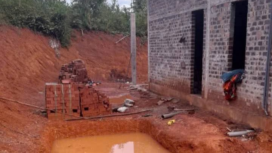 Cháu bé 6 tuổi rơi xuống hố nước cạnh nhà bị đuối nước tử vong ở Quảng Trị