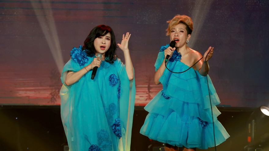 Màn song ca Thanh Lam - Hà Trần khiến khán phòng lặng đi vì xúc động