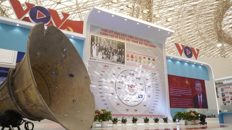 Nghe-Nhìn-Chạm: "Xuyên không" về ngày 2/9/1945 qua triển lãm 80 năm Tiếng nói Việt Nam
