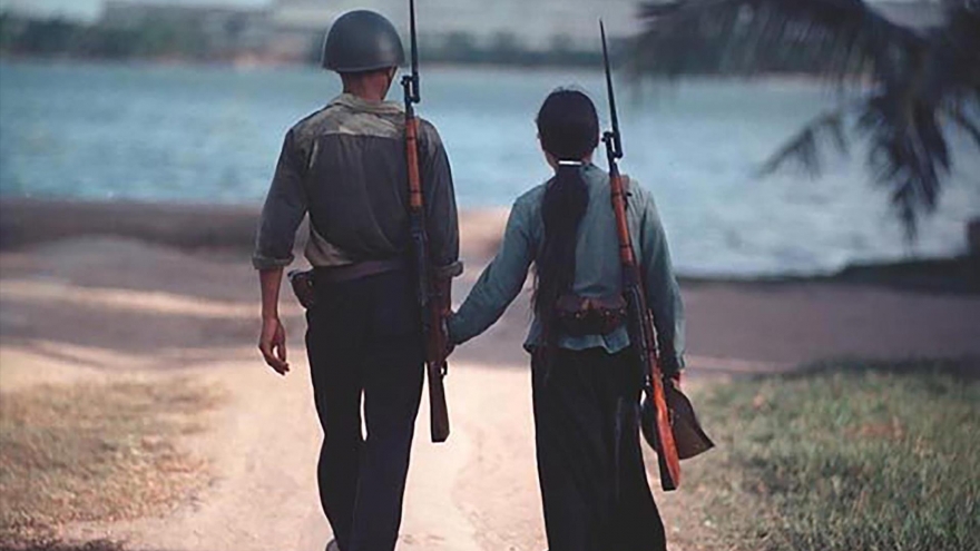 Ngắm Hà Nội trong ký ức đạn bom qua ống kính Thomas Billhardt