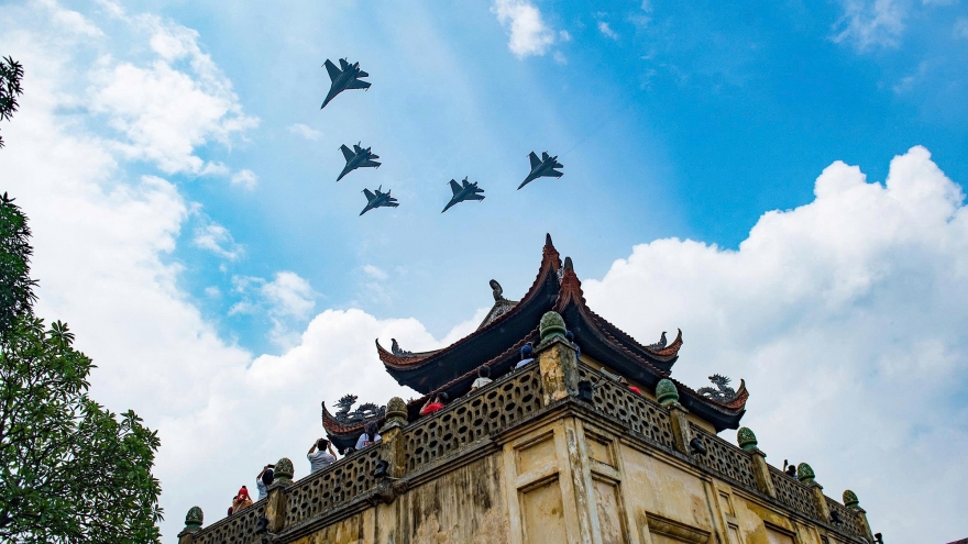 Các phi đội trực thăng, tiêm kích tiếp tục tập luyện trên bầu trời Hà Nội