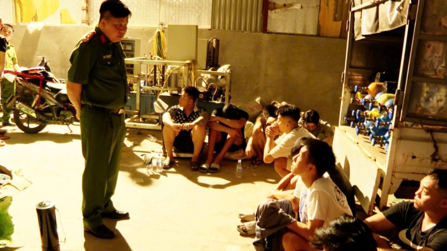 Phá đường dây mua bán “khí cười” liên tỉnh, tạm giữ 18 đối tượng