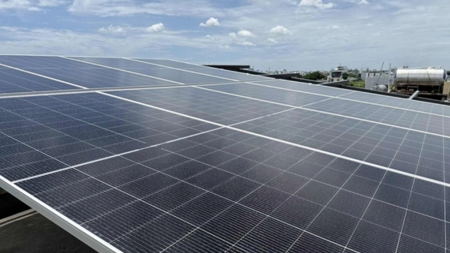 Lắp đặt điện mặt trời gia đình ra sao để an toàn trong mùa mưa bão