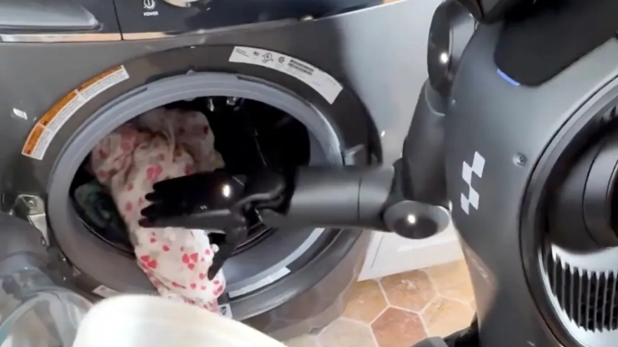 Robot hình người của Mỹ có khả năng tự giặt quần áo