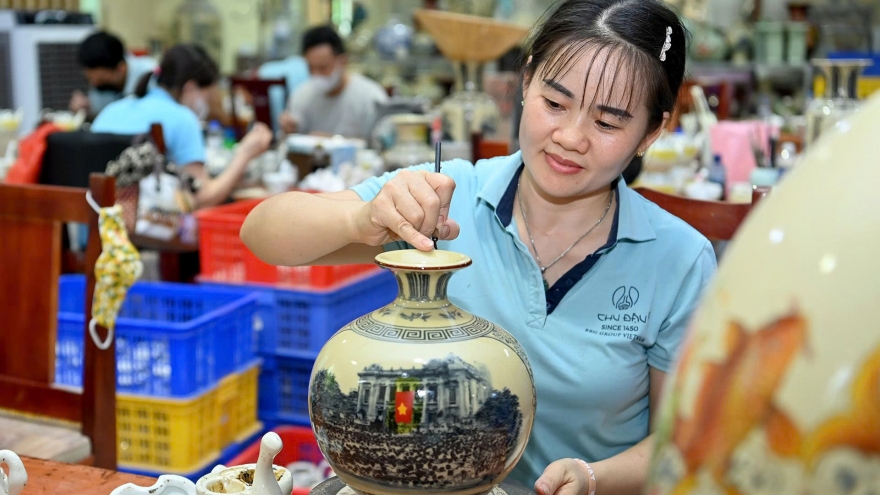 Bình Giọt Ngọc gốm Chu Đậu – Quà tặng đặc biệt của Hà Nội dịp Quốc khánh 2/9