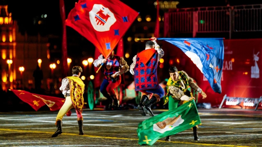 Các dàn nhạc Tổng thống biểu diễn tại lễ khai mạc “Tháp Spasskaya”