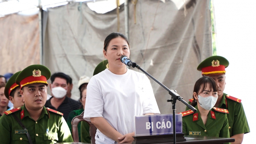 Người phụ nữ đánh công an bị tuyên một năm tù