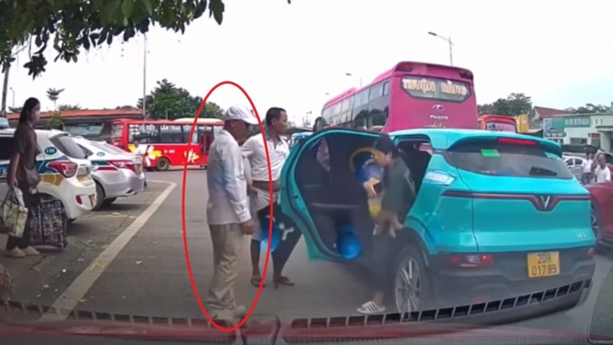 Tài xế chặn đầu taxi, không cho đón khách ở bến xe Thái Nguyên bị phạt 4 triệu