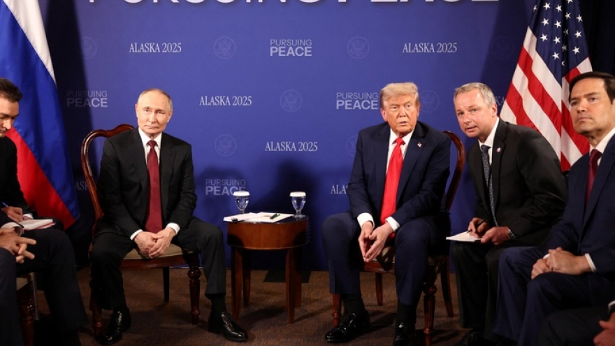 Ông Trump mời Tổng thống Putin ngồi chung xe đến phòng hội đàm