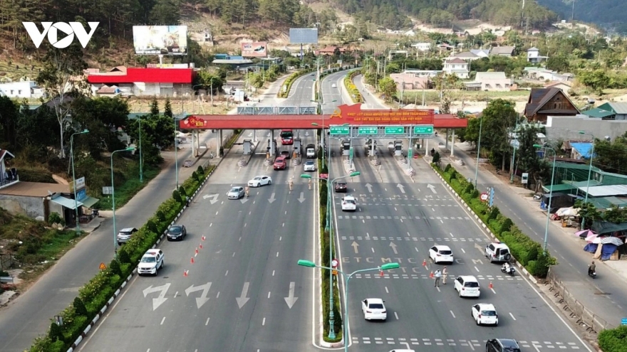 Từ 1/10: Không chuyển đổi sang tài khoản giao thông ô tô sẽ không được qua trạm thu phí