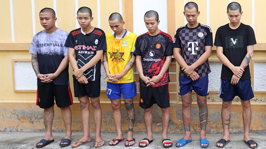 Khởi tố 18 đối tượng vô cớ chém người