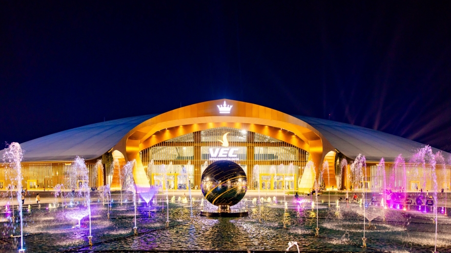 8Wonder 2025: Âm nhạc đẳng cấp, check-in công trình khát vọng Việt Nam