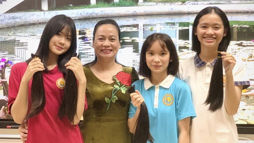 Nữ chiến sĩ khối Cảnh sát đặc nhiệm gây sốt với clip hiến tóc hút triệu lượt xem