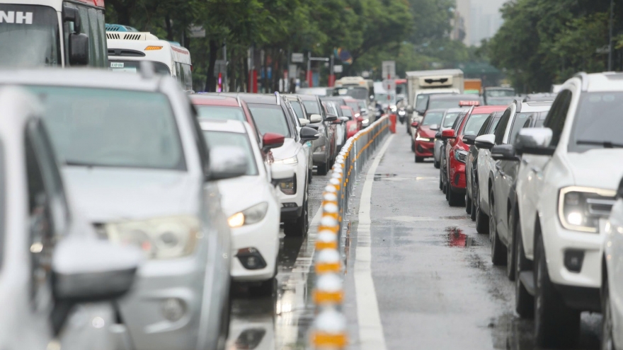 Từ chuyện phân làn đến quy hoạch giao thông