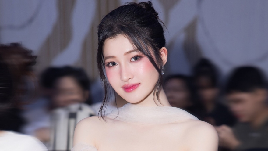 Sao Việt 29/8: Á hậu Phương Nhi dự khai mạc triển lãm cùng nhà chồng