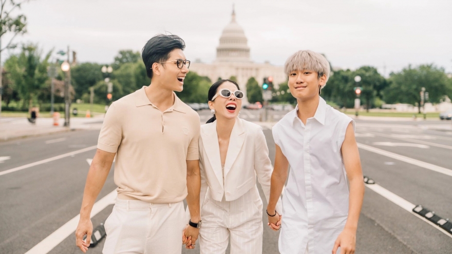 Sao Việt 8/8: Lệ Quyên tình tứ bên Lâm Bảo Châu, cùng con trai dạo phố Mỹ