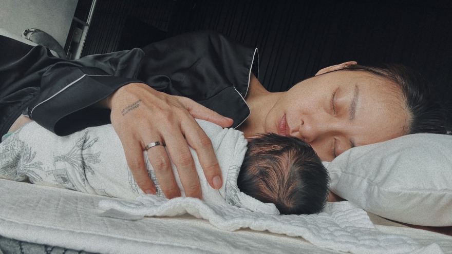 Sao Việt 18/8: Ngô Thanh Vân nhiều đêm thức trắng khi nuôi con bằng sữa mẹ