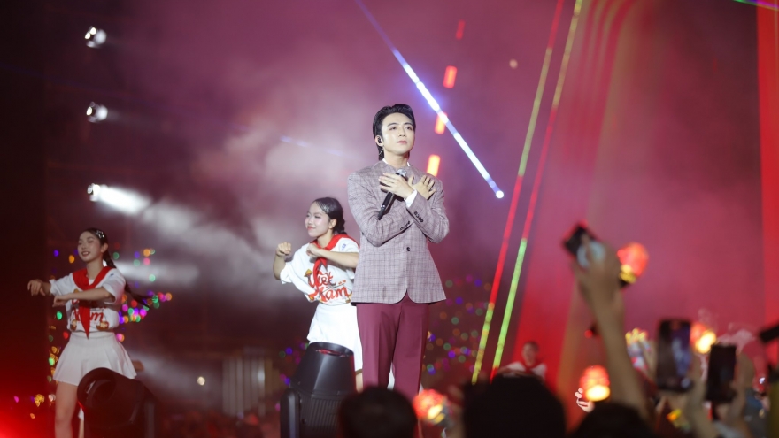 Concert “Việt Nam trong tôi” quyên góp 4,2 tỷ đồng gửi tới đồng bào miền Trung