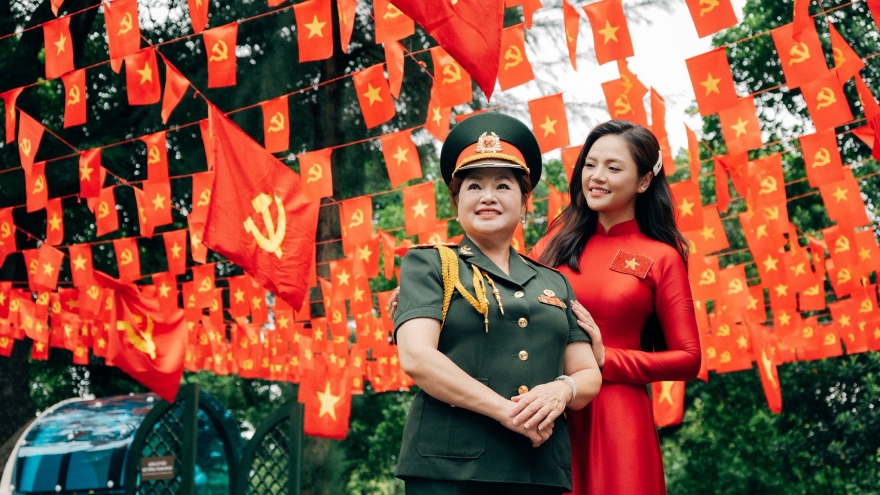 Thu Quỳnh diễu hành A80, mang theo niềm tự hào về mẹ là Thượng tá quân đội