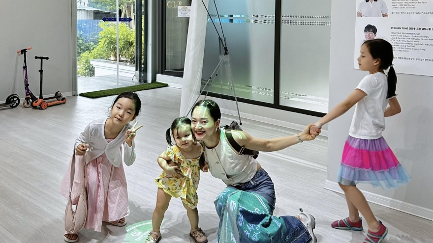 Sao Việt 1/9: Lan Phương tự xoay xở với hai con trong kỳ nghỉ lễ