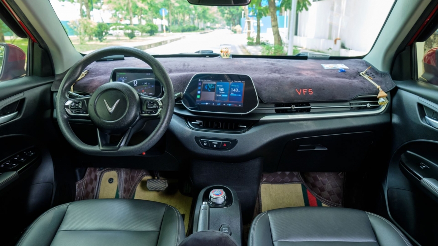 Chủ xe VinFast VF5 sau 2 năm: “Không khói bụi, tiết kiệm, dùng rẻ ngang xe máy"