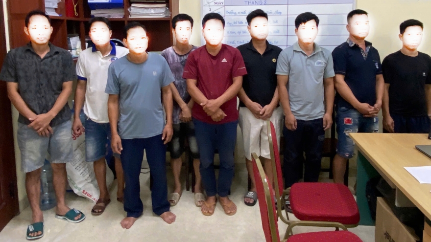 Công an Hà Nội triệt phá ổ cờ bạc "liêng" lớn, tóm gọn 9 con bạc trong đêm