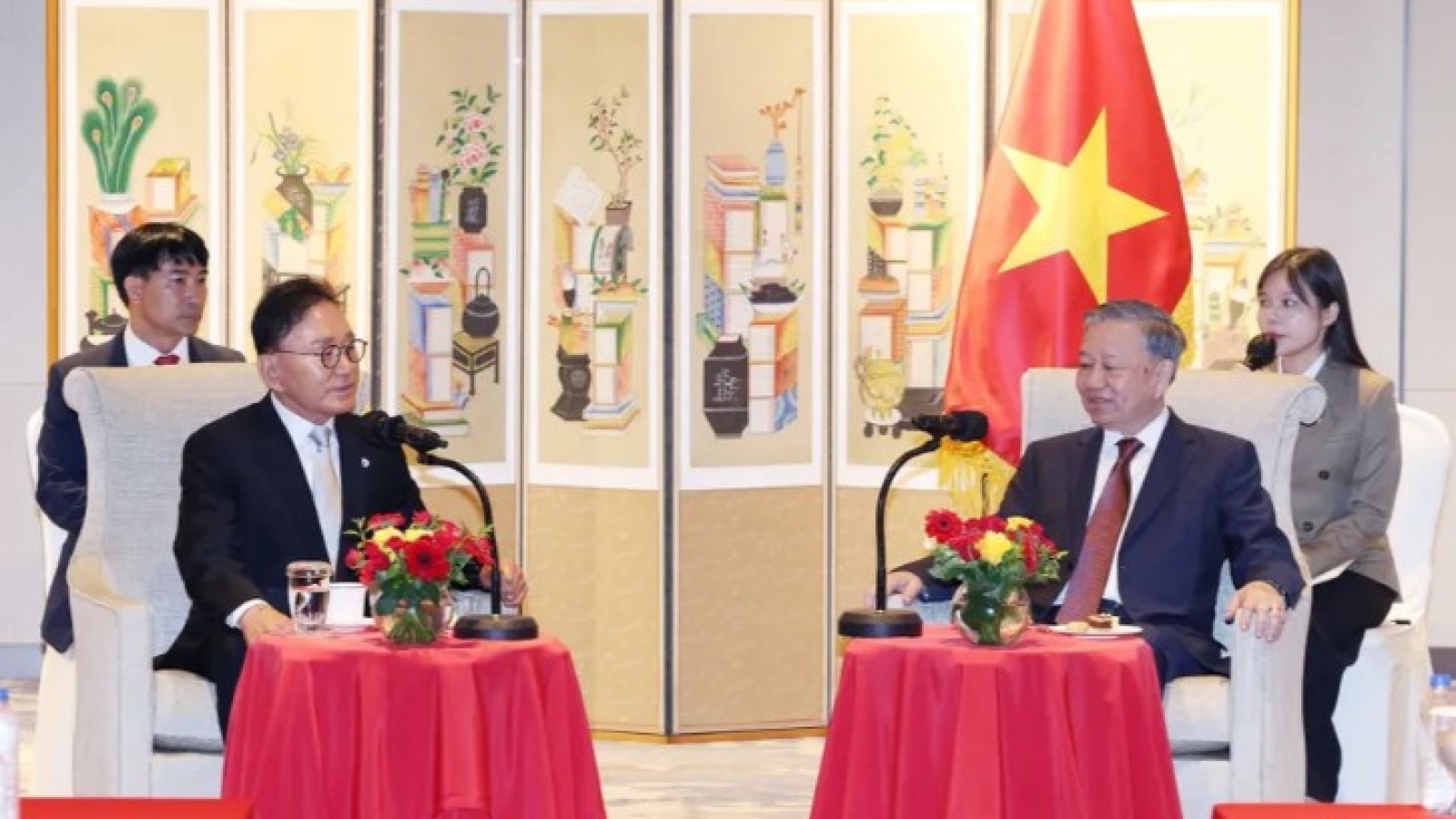 Party leader To Lam visits Busan as part of ongoing trip to RoK