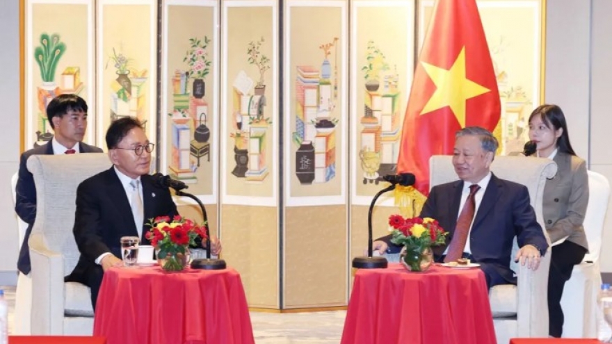 Party leader To Lam visits Busan as part of ongoing trip to RoK