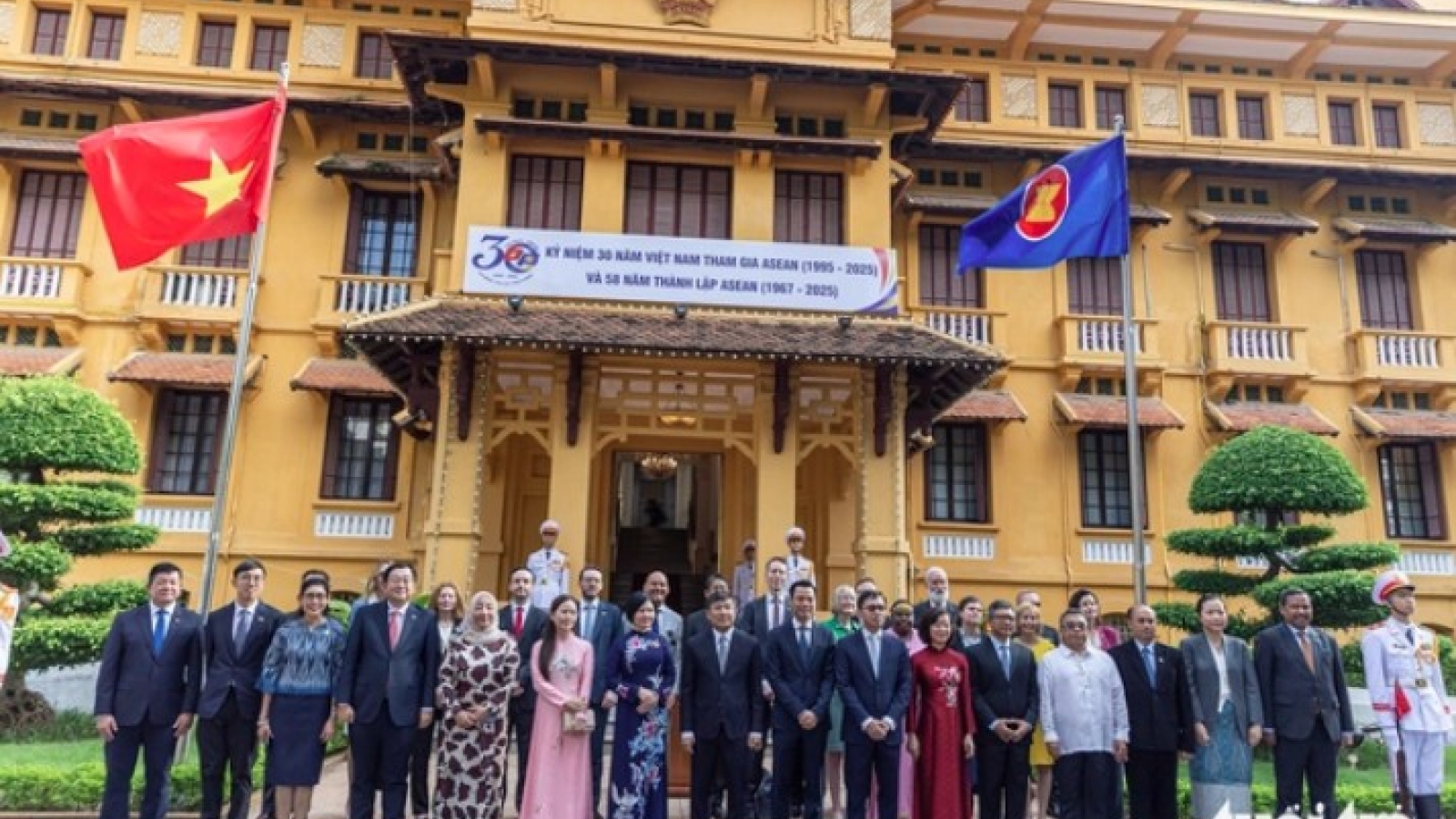 Vietnam joins ASEAN to tackle shared regional challenges