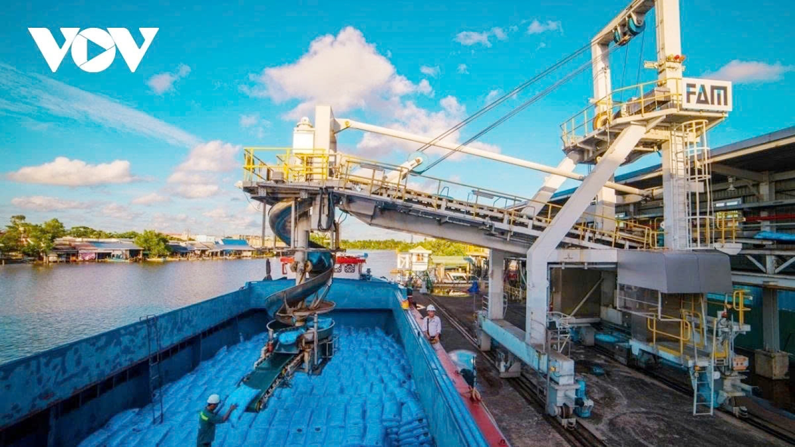 National economy maintains upward trajectory, major challenges remain