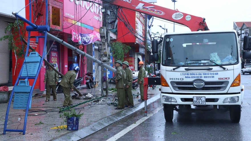 Ninh Bình huy động 800 người khắc phục bão, cứu chữa miễn phí cho người bị thương