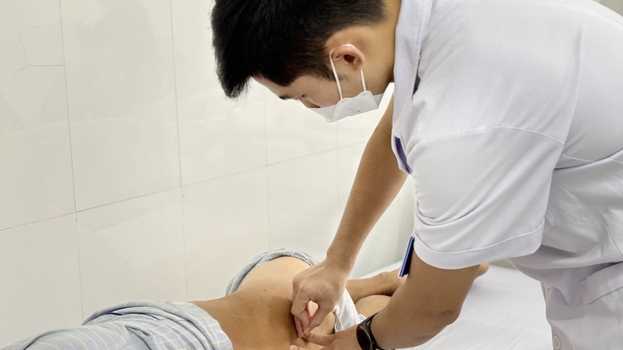 Sau phẫu thuật cột sống, tôi có nên duy trì quan hệ tình dục?