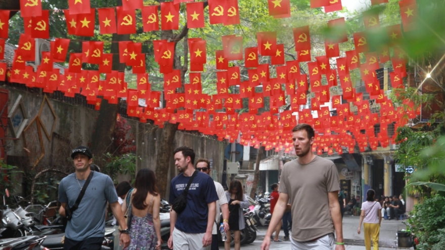 Nhà tôi có một lá cờ, đất nước tôi có triệu triệu lá cờ