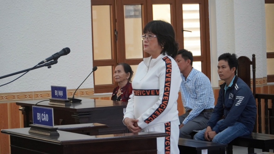 “Nổ” quen cán bộ để lừa đảo làm sổ đỏ, người phụ nữ lĩnh 12 năm tù