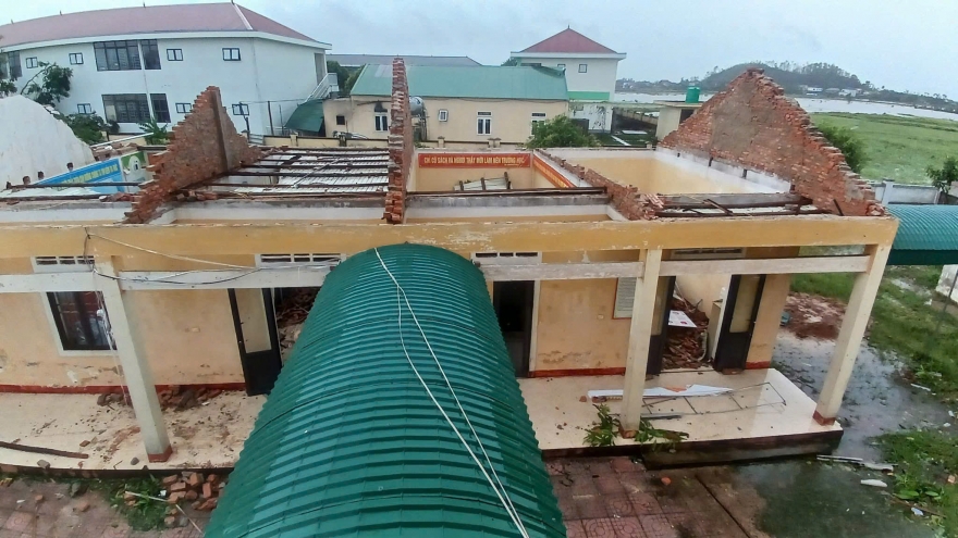 Hơn 7.400 nhà bị tốc mái và ngập nước tại Hà Tĩnh