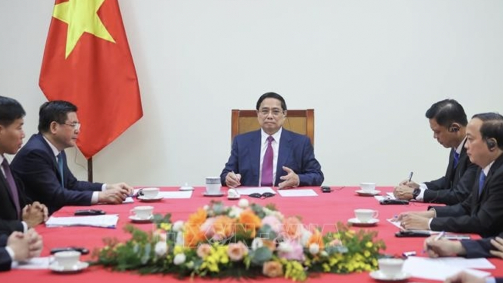Vietnamese Prime Minister holds phone talks with Cambodian counterpart
