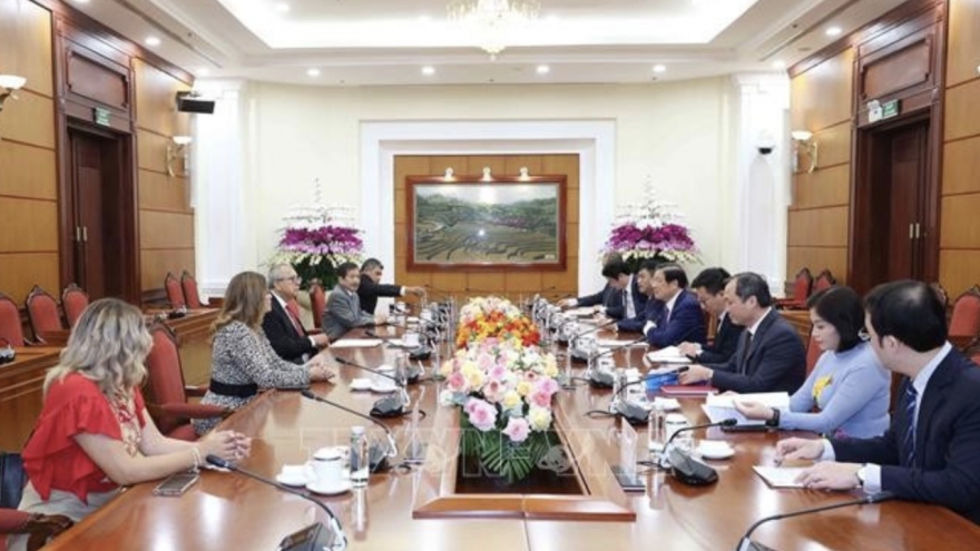 Party official receives high-ranking delegation of Mexican Labour Party