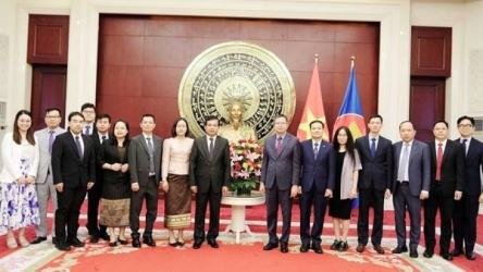 Lao diplomatic missions in China, France congratulate Vietnam on National Day