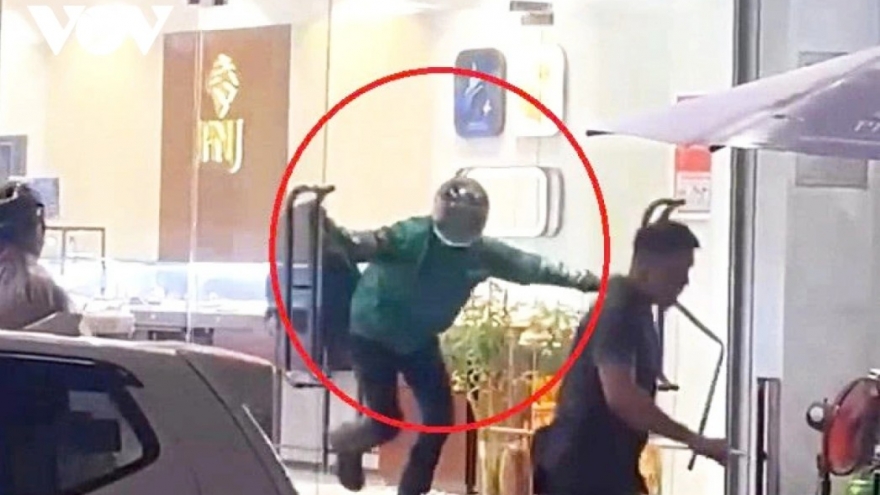 Bắt giữ nghi phạm cướp tiệm vàng tại Đà Nẵng sau gần 13 giờ gây án