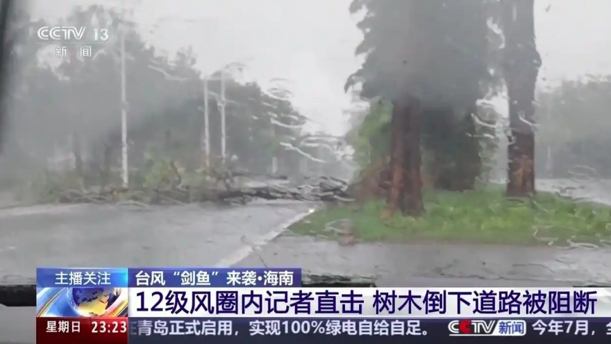 Trung Quốc duy trì cảnh báo gần cao nhất trước bão Kajiki