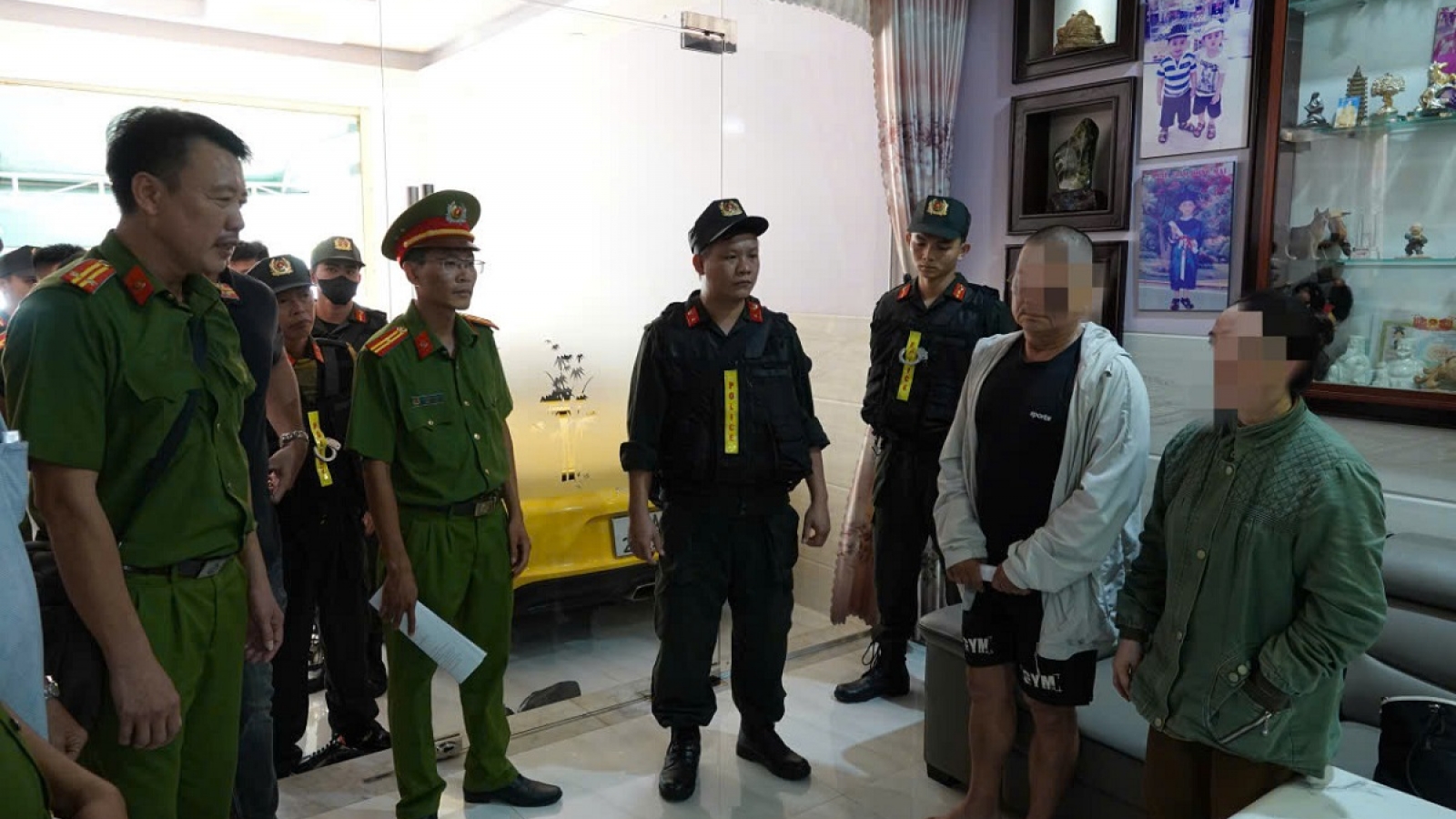 Bắt nhóm cho vay lãi nặng, thu lợi bất chính hàng tỷ đồng