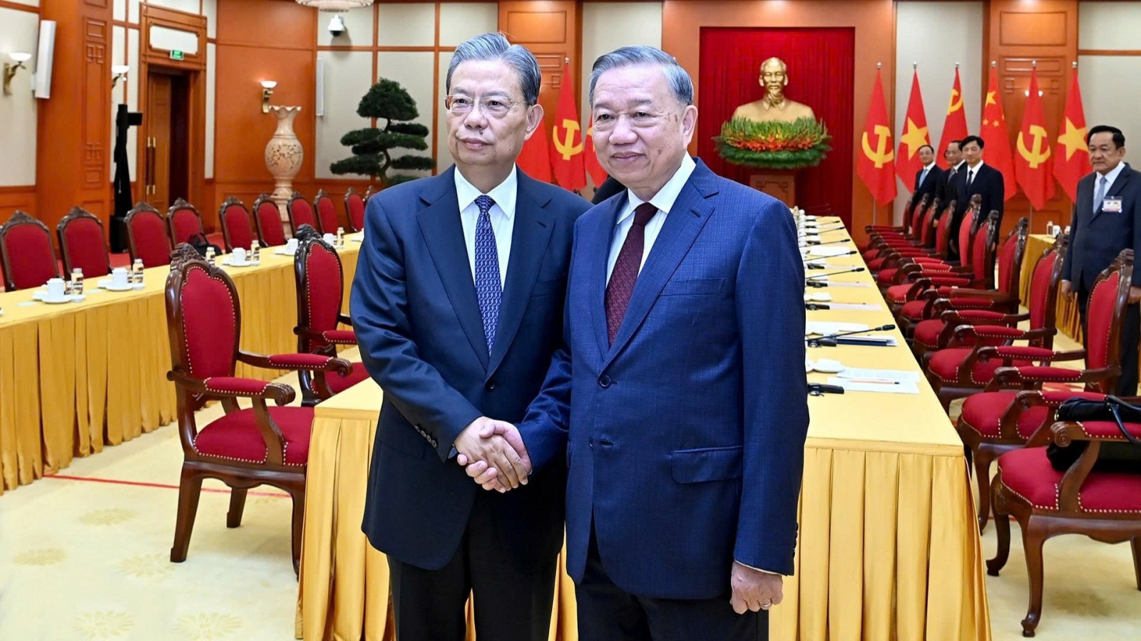 Vietnam and China reaffirm commitment to deepening close partnership