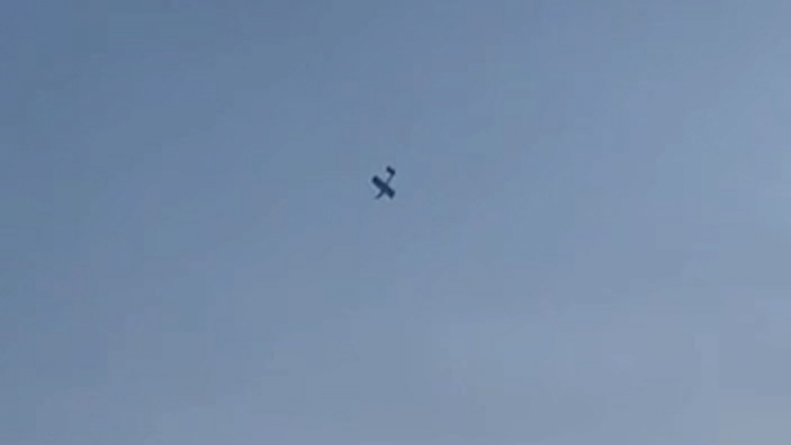 Khoảnh khắc UAV Ukraine mất kiểm soát, lao thẳng xuống hồ nước và phát nổ