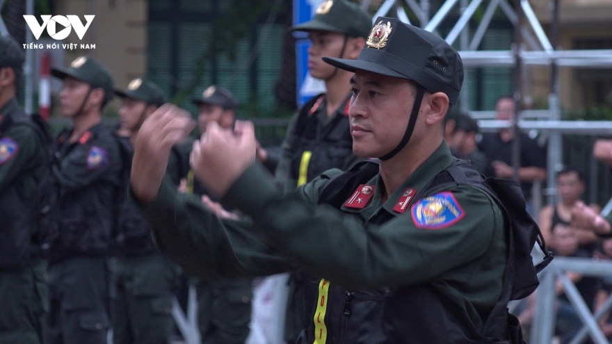 Màn biểu diễn võ thuật "Mai hoa quyền" uy lực của Cảnh sát cơ động Hà Nội