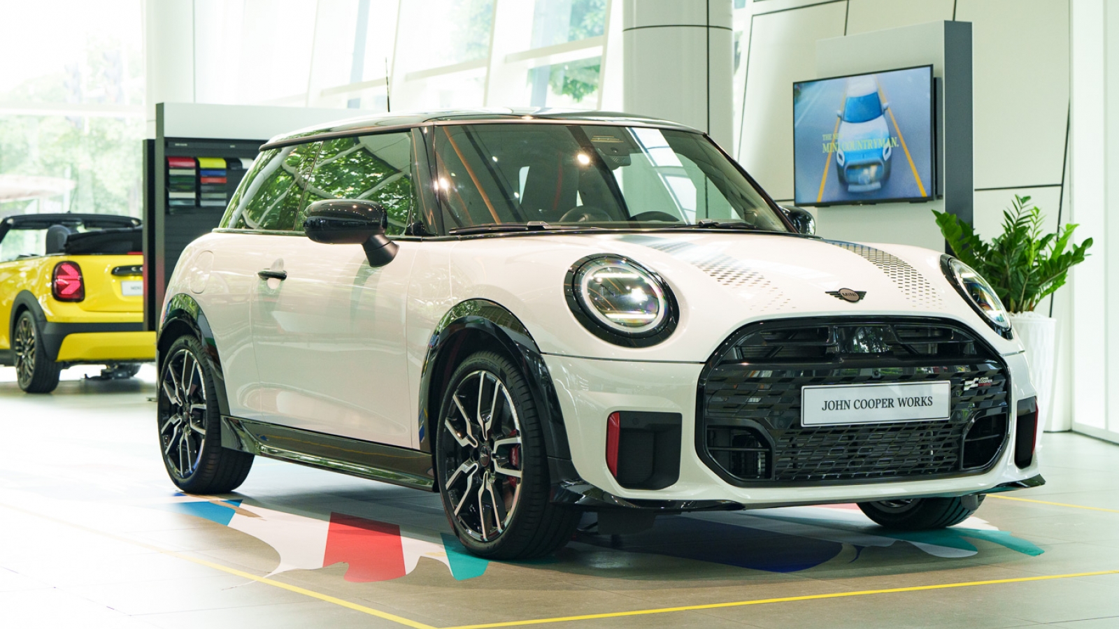 Khám phá MINI John Cooper Works thế hệ mới ra mắt tại Việt Nam