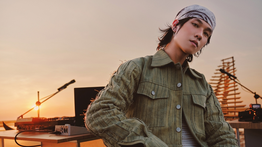 Chuyên trang âm nhạc Pitchfork mê mẩn đàn đá, đàn T’rưng trong album của 2pillz